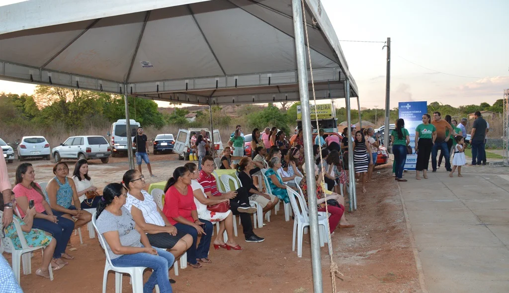 Moradores prestigiam a solenidade