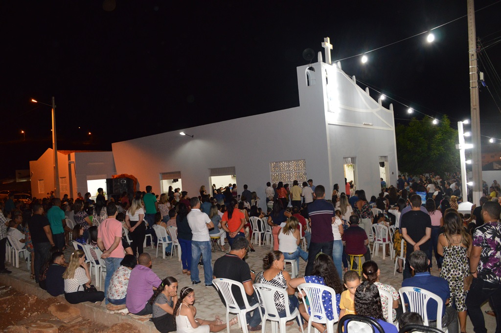 Centenas de fiéis participam da Festa da Padroeira em Passagem das Pedras