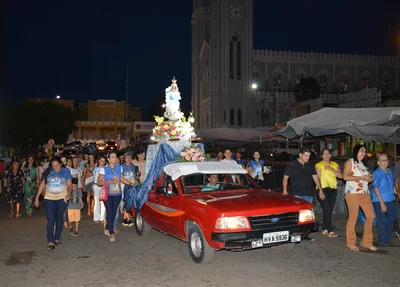 Procissão com a imagem de Nossa Senhora da Conceição