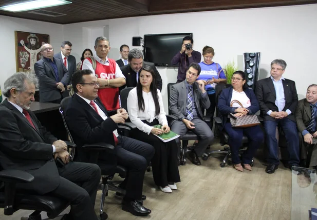 Reunião da oposição com presidente do TJ