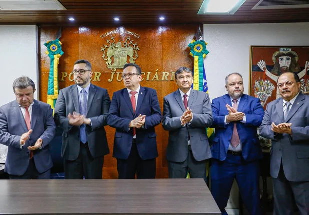 Wellington Dias e desembargador Sebastião Martins