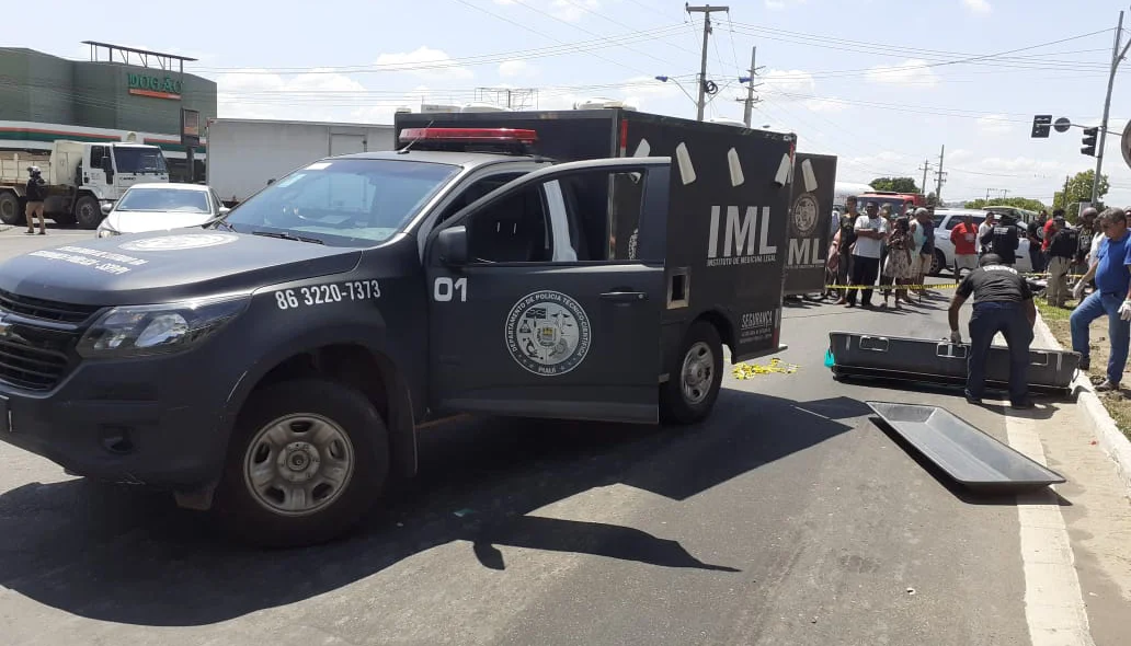A remoção do corpo de Silmara Cristina ocorreu após o trabalho da perícia