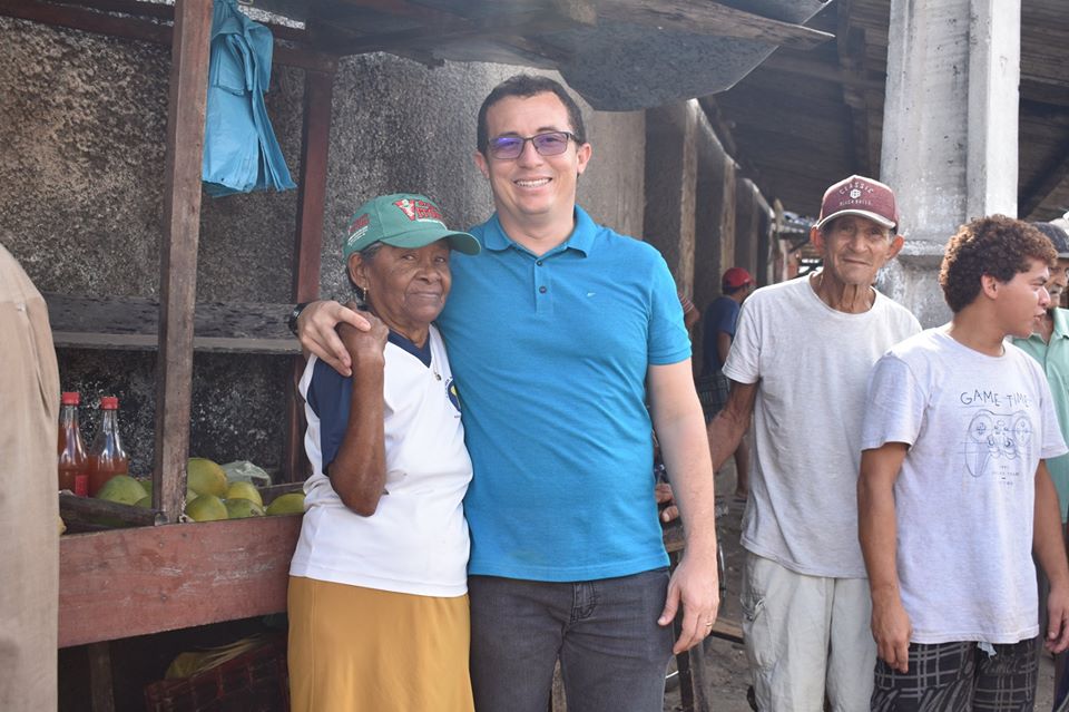 Júnior Percy visita comerciantes
