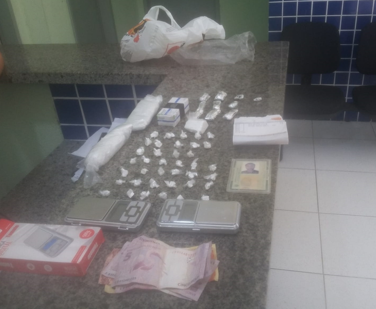 Material apreendido na prisão