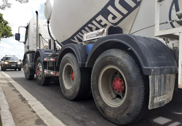 O caminhão trafegava pela BR 343 sentido Mercado do Dirceu