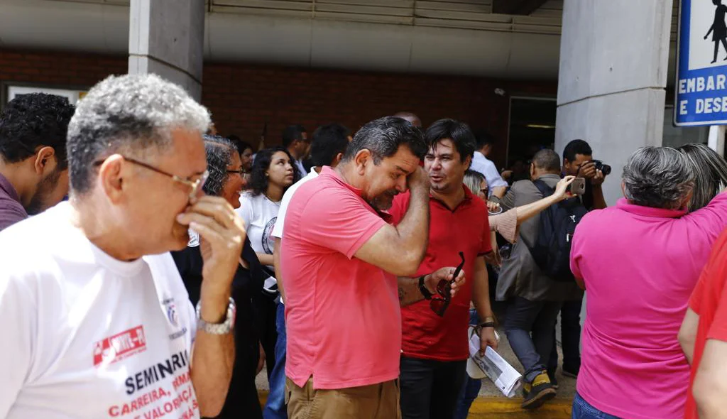 Manifestantes contra a PEC 03/2019 na Alepi