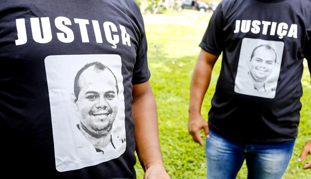 Camisetas utilizadas por amigos e familiares durante a manifestação