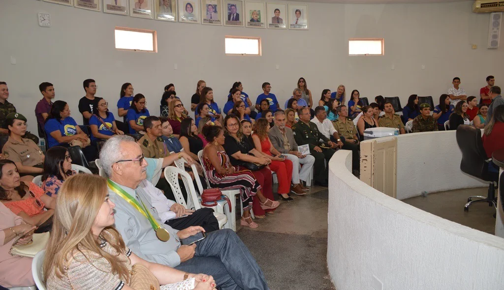 Convidados lotam galerias da Câmara