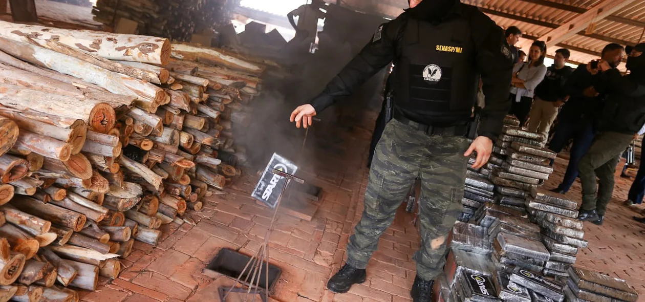 Droga é incinerada