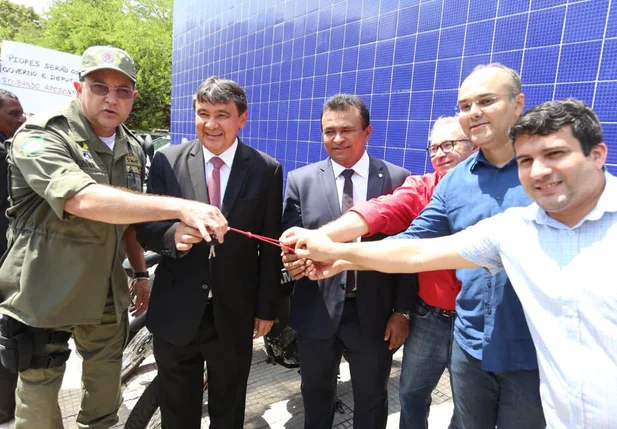 Entrega de veículos para a Polícia Militar