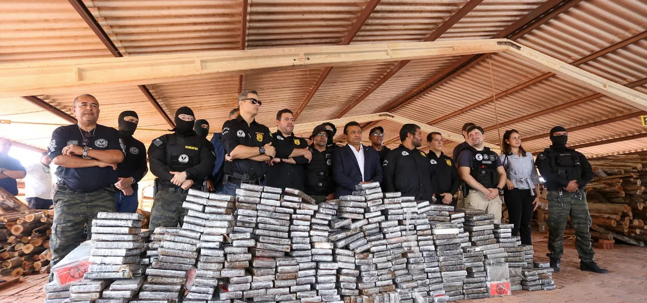 Grupo que atuou na apreensão de uma tonelada de cocaína em Teresina