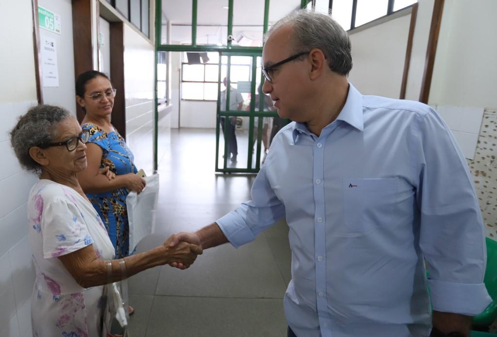 Firmino Filho visitou o Lineu Araújo