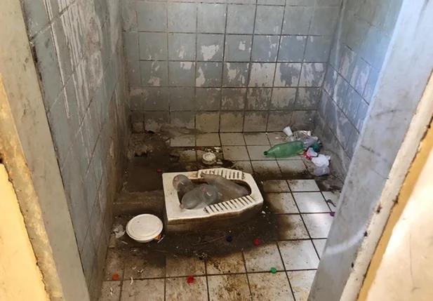 Precariedade nas celas da delegacia de Luzilândia