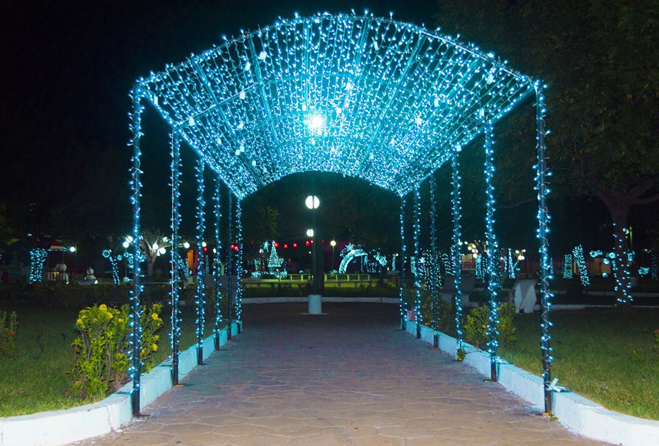 Prefeitura inaugura decoração natalina em Joaquim Pires