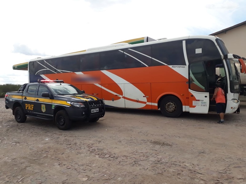 Ônibus apreendido pela Polícia Rodoviária Federal