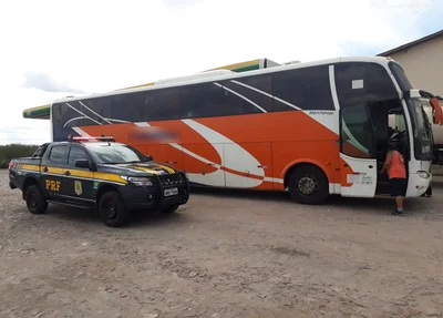 Ônibus apreendido pela Polícia Rodoviária Federal