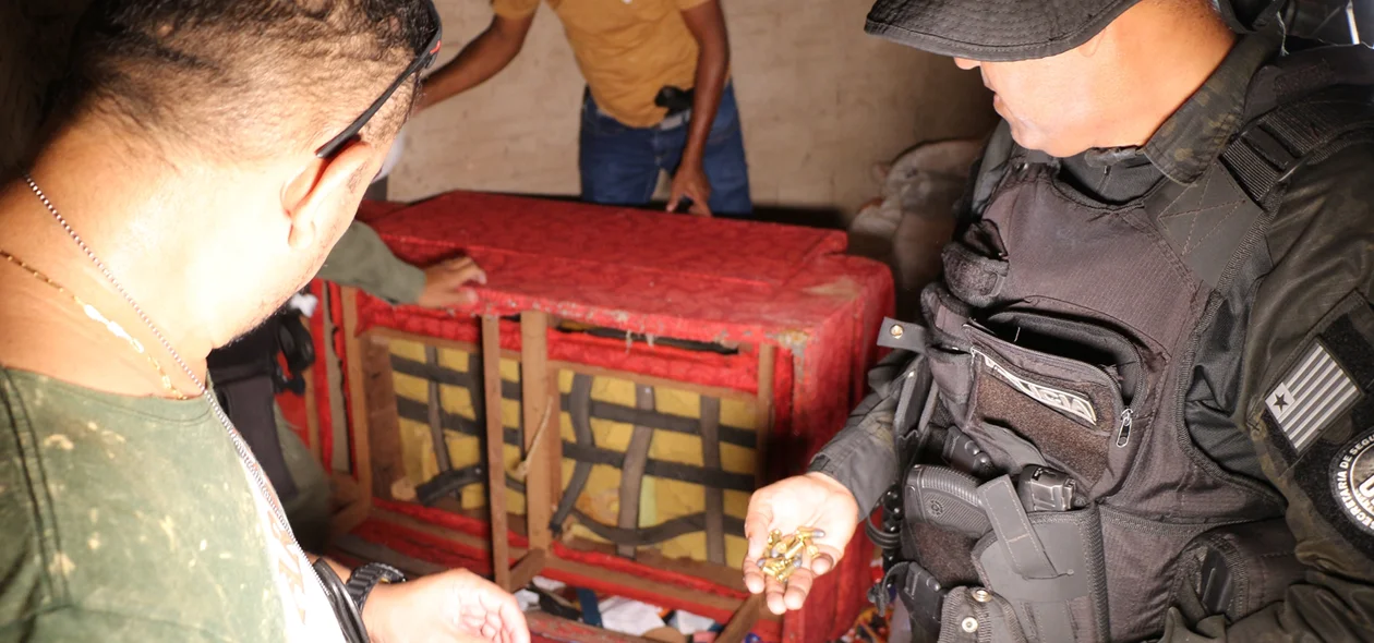 15 munições de revólver calibre .38 foram encontradas no imóvel