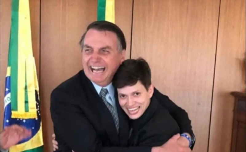 A youtuber Karol Eller em encontro com o presidente Jair Bolsonaro