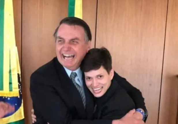 A youtuber Karol Eller em encontro com o presidente Jair Bolsonaro