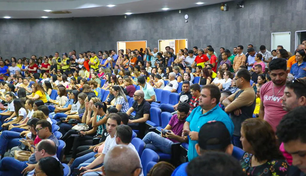 Motoristas de aplicativo acompanham sessão na Câmara