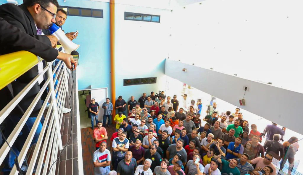 Motoristas de aplicativo protestam na Câmara Municipal de Teresina