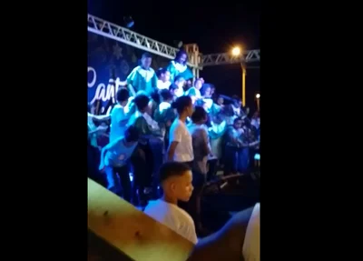 Palco desaba durante apresentação de crianças em Uruçuí