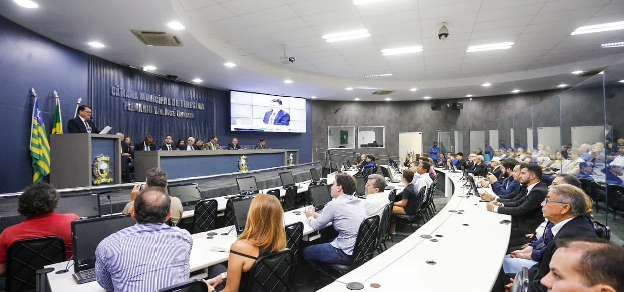 Cerimônia de entrega do título de cidadão teresinense a Marco Aurélio Maia