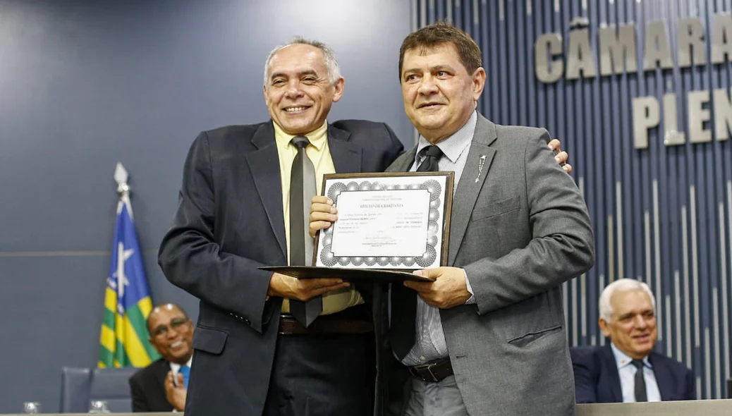 Marcos Patrício recebe título de cidadão teresinense