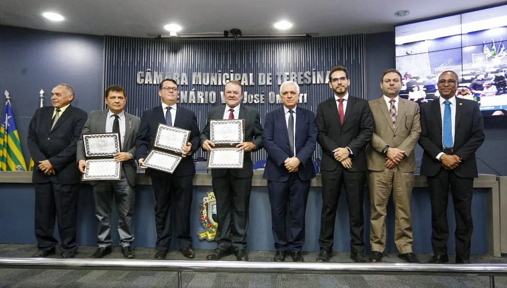 Homenageados com título de cidadão teresinense na Câmara Municipal