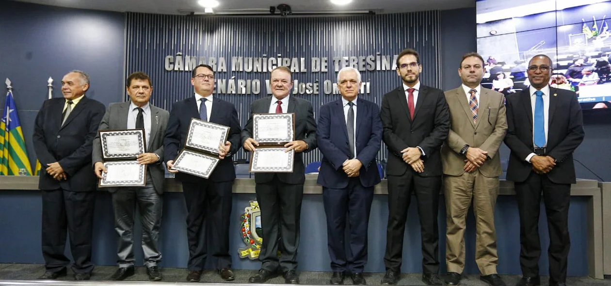 Homenageados com título de cidadão teresinense na Câmara Municipal