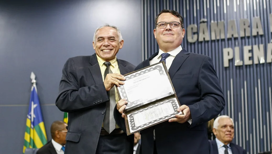 Marco Aurélio Maia recebe título de cidadão teresinense na Câmara Municipal