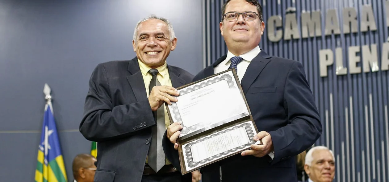 Marco Aurélio Maia recebe título de cidadão teresinense na Câmara Municipal