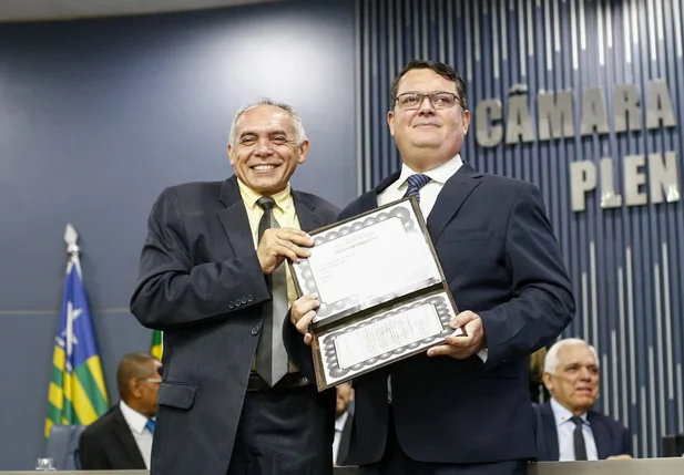 Marco Aurélio Maia recebe título de cidadão teresinense na Câmara Municipal