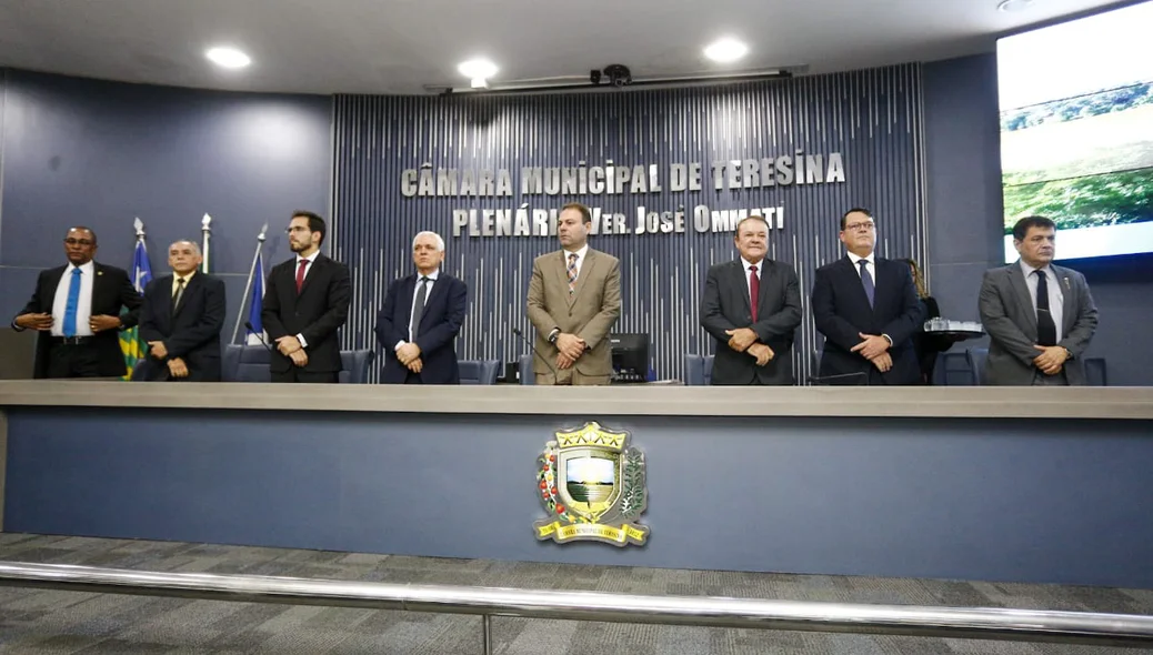 Mesa de honra na Câmara Municipal
