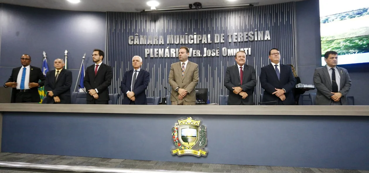 Mesa de honra na Câmara Municipal