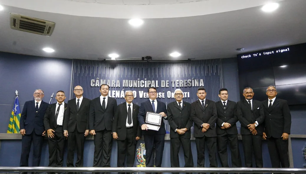Solenidade de recebimento do título de cidadão teresinense na Câmara Municipal
