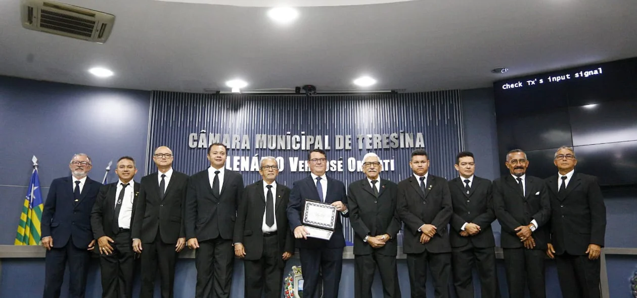 Solenidade de recebimento do título de cidadão teresinense na Câmara Municipal