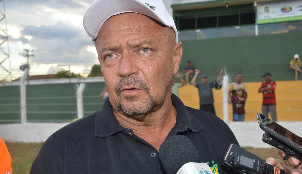 Treinador Adelmo Soares diz que confia no elenco