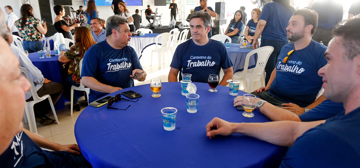 Ciro e autoridades no evento 