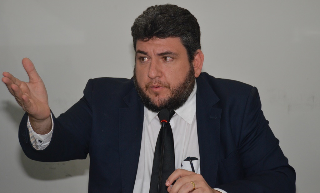 Presidente da Câmara mantém projeto de orçamento em votação