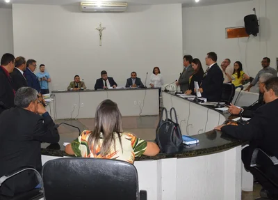 Projeto de orçamento foi aprovado com sete votos a favor e seis contra