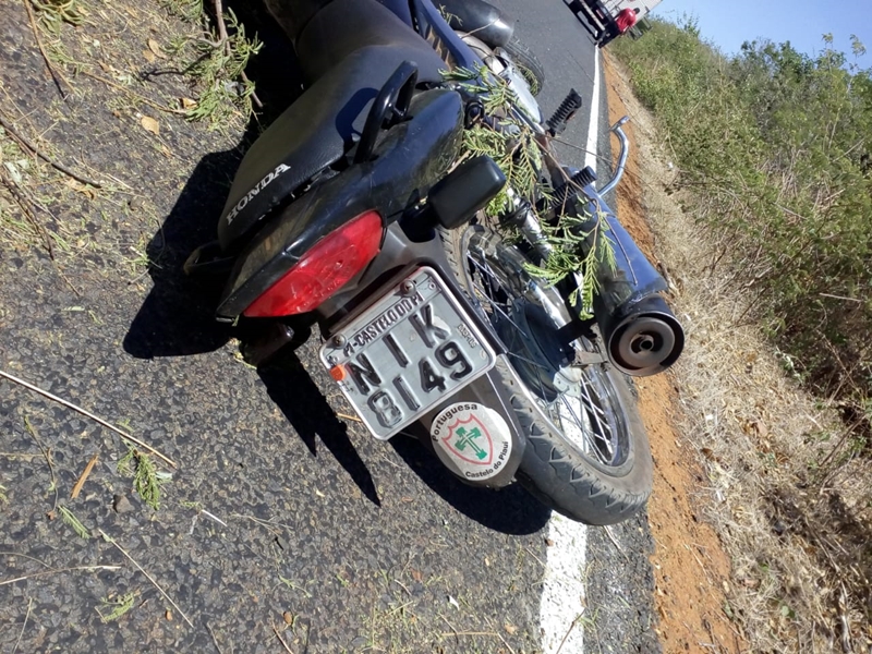 Motocicleta da vítima na PI 115
