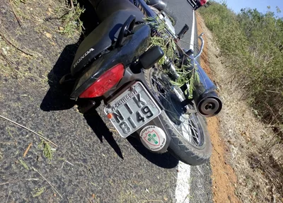 Motocicleta da vítima na PI 115
