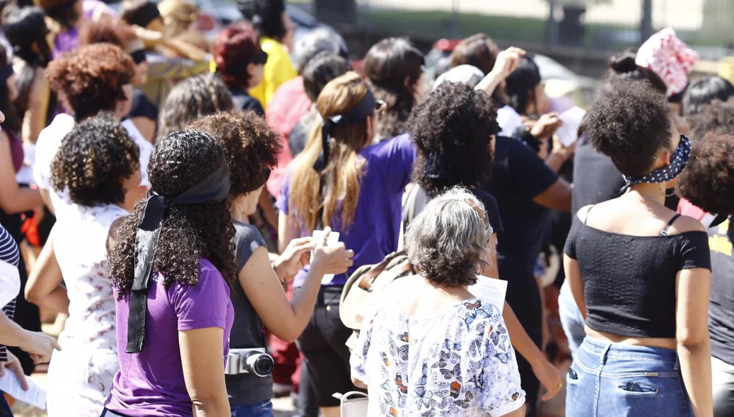 Mulheres protestam contra violência às mulheres