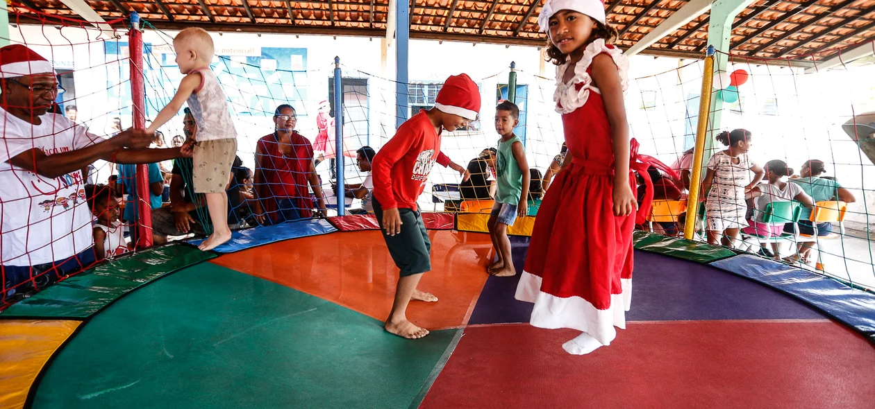 Crianças brincando