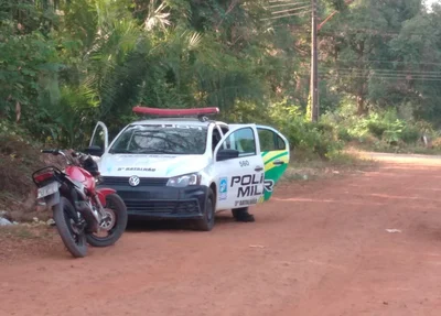 Polícia Militar no local onde um corpo foi encontrado