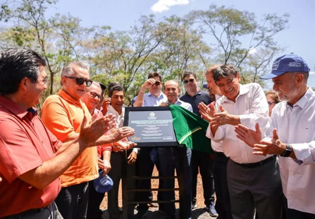 Wellington Dias inaugura estrada que liga Picos a Itainópolis