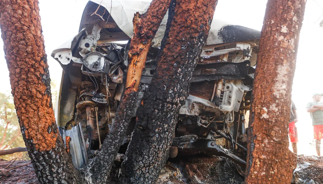 Carro colide com árvore próximo ao balneário 89 