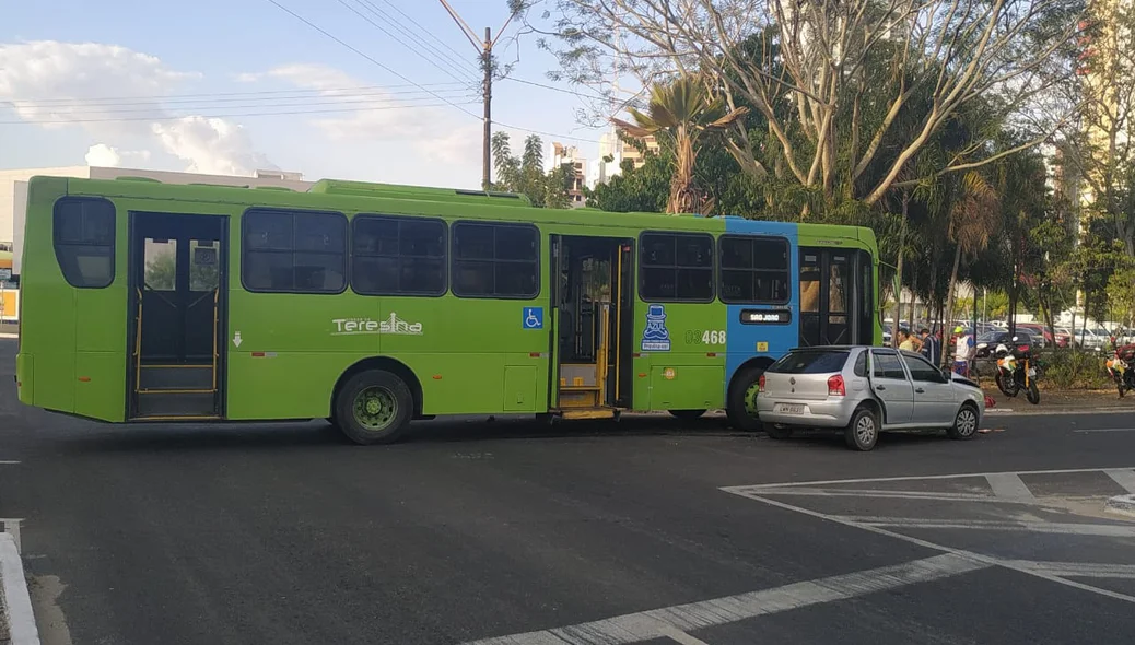 Ônibus envolvido no acidente  
