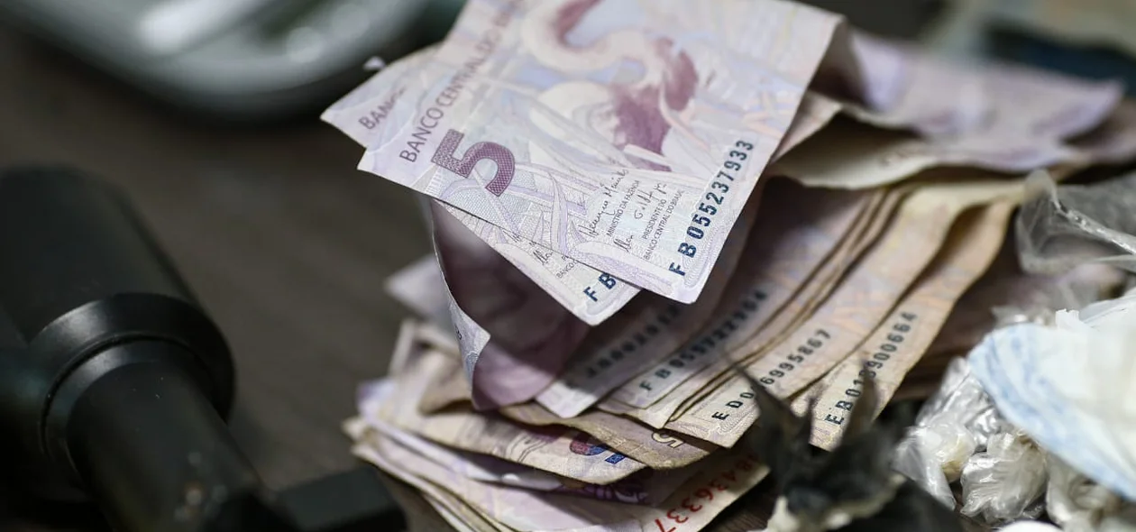 Quantia em dinheiro apreendido pela equipe do Denarc